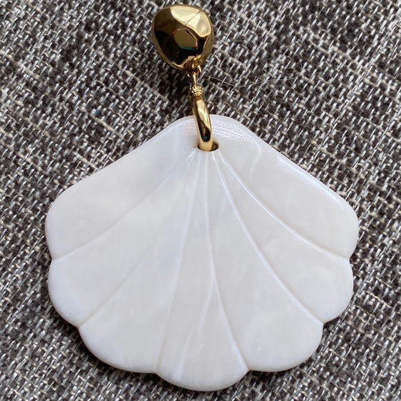 Sezane 'Gloria' Shell Earrings *rare* - Picture 6 of 9